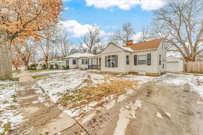 1613 N Burns Ave in Wichita, KS - Foto de edificio - Building Photo