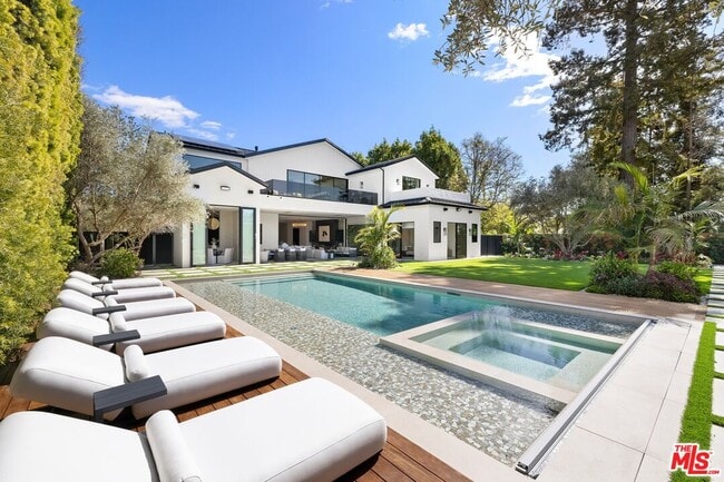115 S Rockingham Ave in Los Angeles, CA - Building Photo - Building Photo