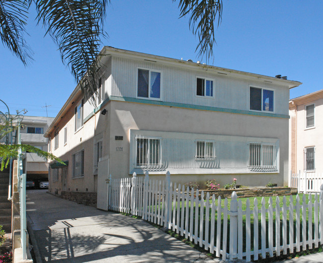 1201 S Shenandoah St in Los Angeles, CA - Foto de edificio - Building Photo