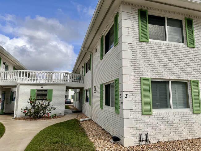 1821 NE 62nd St, Unit 329 in Fort Lauderdale, FL - Foto de edificio - Building Photo