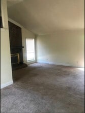 615 Emerald Dr in Fayetteville, NC - Building Photo - Building Photo