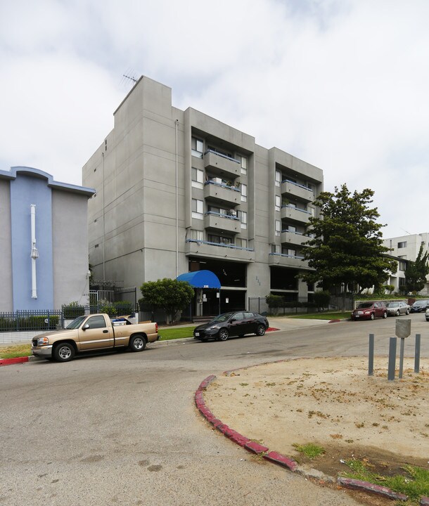 235 S Occidental Blvd in Los Angeles, CA - Building Photo