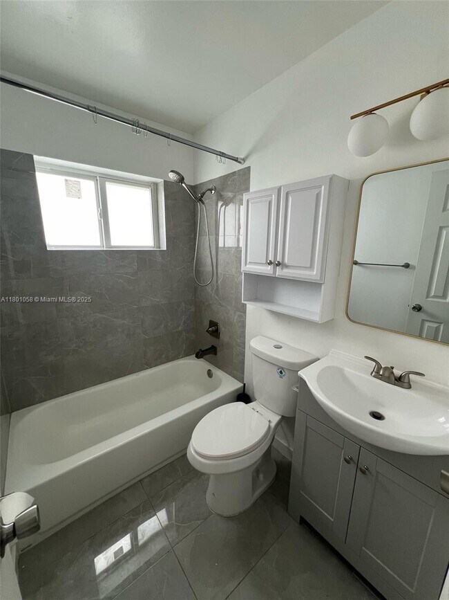 500 SE 2nd Ave in Dania Beach, FL - Building Photo - Building Photo