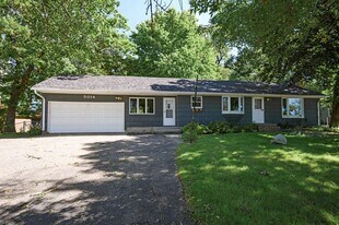 5014 Lexington Ave N in Shoreview, MN - Building Photo