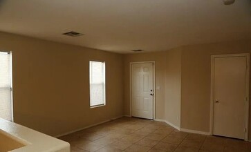 7990 Crowder St in Las Vegas, NV - Building Photo - Building Photo