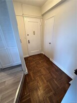 220 Pelham Rd in New Rochelle, NY - Building Photo
