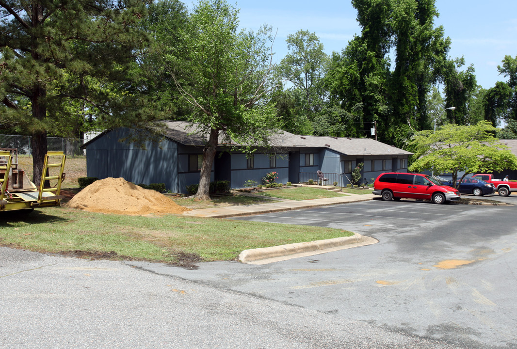 Griffin Apartments on E Mckenzie in Fairmont, NC - Building Photo