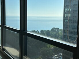 3550 N Lake Shore Dr, Unit 2525 in Chicago, IL - Building Photo