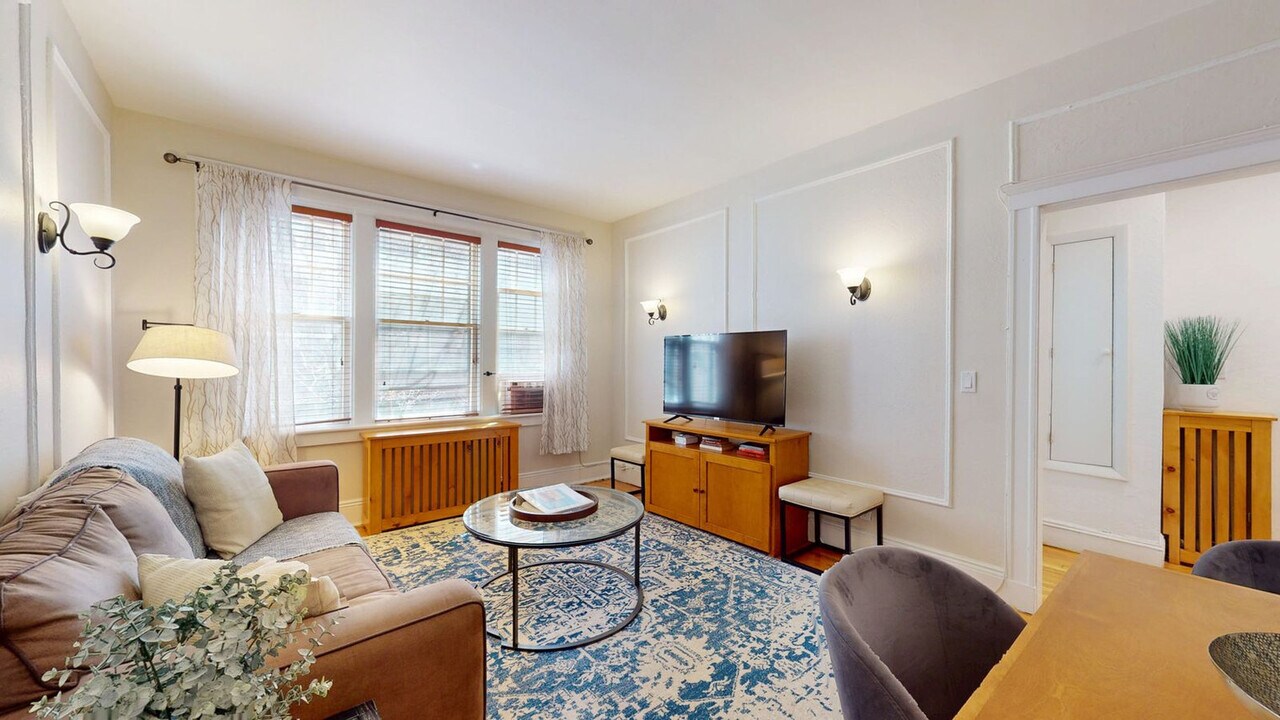 461 Washington St in Brookline, MA - Building Photo