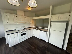 4655 NE Elliott Cir in Corvallis, OR - Building Photo - Building Photo