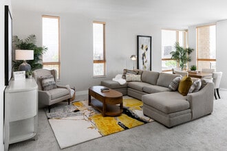 LightHorse 4041 in Shorewood, WI - Foto de edificio - Interior Photo