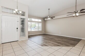 1563 E Scott Ave in Gilbert, AZ - Foto de edificio - Building Photo