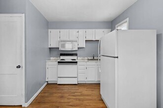 7711 Brocton Ct in St. Louis, MO - Building Photo - Building Photo