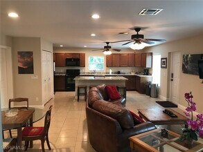 6140 Standing Oaks Ln in Naples, FL - Building Photo - Building Photo