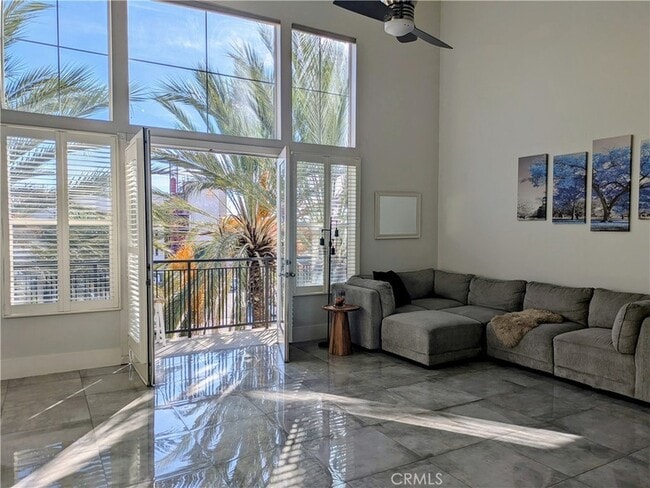 1801 E Katella Ave in Anaheim, CA - Foto de edificio - Building Photo