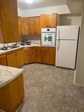 240 Glen Dr in Grants Pass, OR - Building Photo - Building Photo