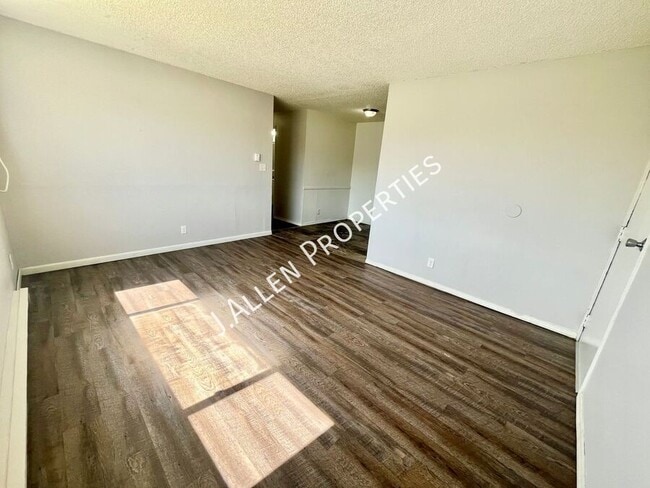 property at 1807 Parker Cir