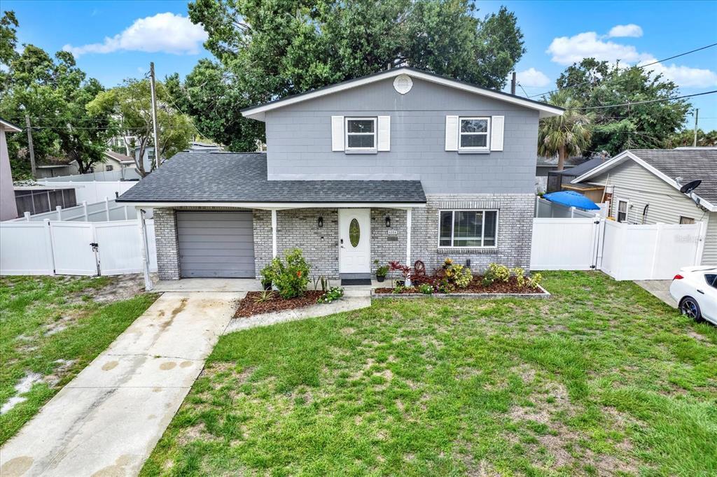 6504 Lenore Dr in Tampa, FL - Building Photo