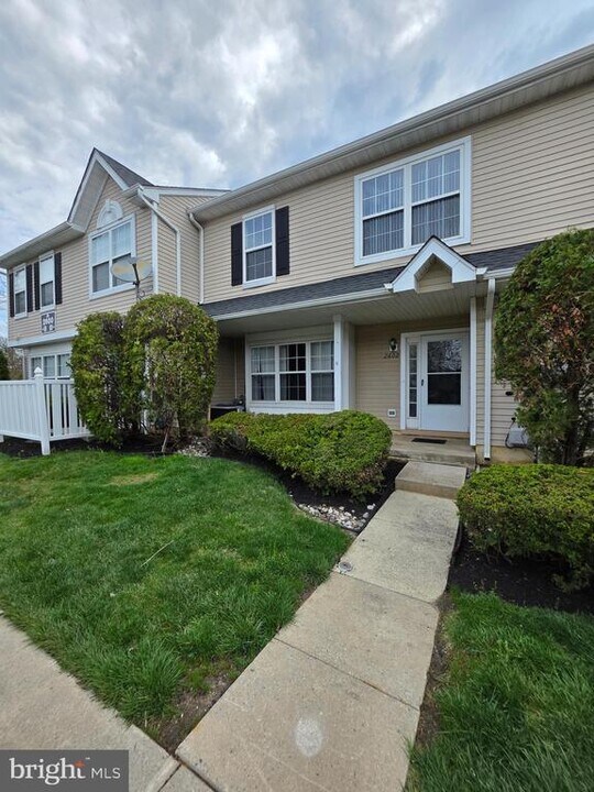 2602 Saxony Dr in Mount Laurel, NJ - Building Photo