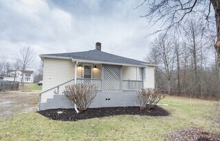 16781 Akron St in Chagrin Falls, OH - Building Photo