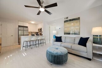 655 8th Ave S, Unit SI ID1504178P in Naples, FL - Foto de edificio - Building Photo
