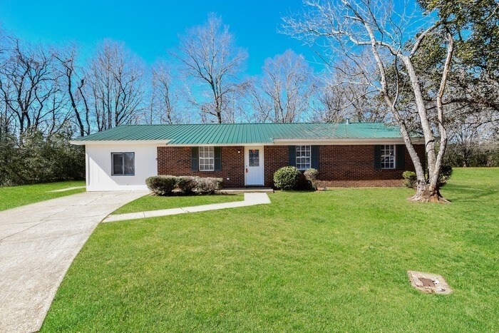 2710 Deer Haven Dr in Northport, AL - Building Photo