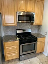 8260 Willoughby Ave in Los Angeles, CA - Building Photo - Building Photo