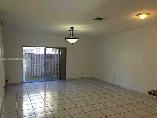 16134 Emerald Cove Rd in Weston, FL - Building Photo - Building Photo