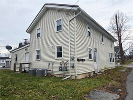 37 N Virginia St in Waterloo, NY - Building Photo