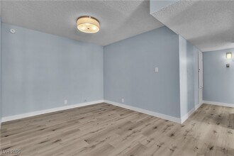 725 N Royal Crest Cir in Las Vegas, NV - Foto de edificio - Building Photo
