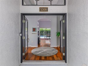 5308 Twin Creeks Dr in Valrico, FL - Building Photo - Building Photo