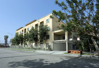 Mansi Town Homes in Los Angeles, CA - Building Photo - Building Photo