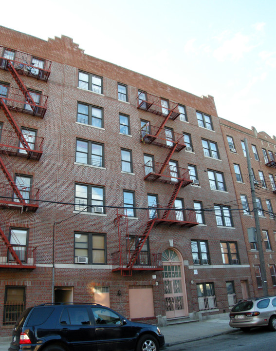 2300 Bathgate Ave in Bronx, NY - Building Photo