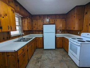 4201 Oliver Dr in Rainbow City, AL - Building Photo - Building Photo