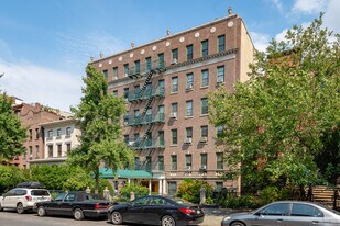 295 Washington Ave in Brooklyn, NY - Building Photo