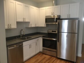 11741 40th Ave NE in Seattle, WA - Foto de edificio - Building Photo