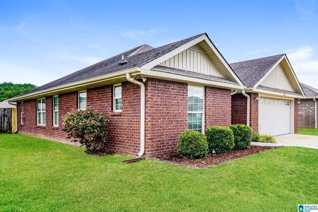 955 Clover Ave in Odenville, AL - Foto de edificio - Building Photo