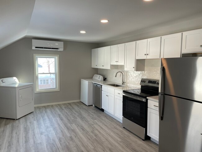 38 Gerrard Ave, Unit 2nd floor in East Longmeadow, MA - Building Photo - Building Photo