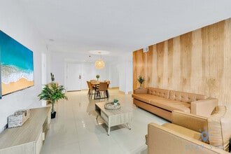5225 Collins Ave in Miami, FL - Building Photo - Building Photo
