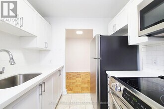 285 Park Lawn Rd in Toronto, ON - Building Photo - Building Photo