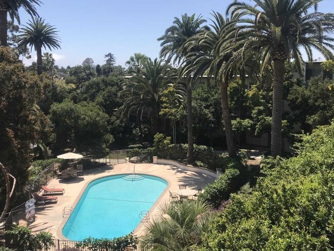 Villa Flores Apartments