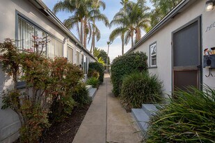 1406 1/2 Grand Ave in San Diego, CA - Building Photo