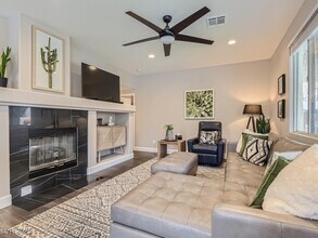 1413 Woodmore Dr in Las Vegas, NV - Building Photo - Building Photo