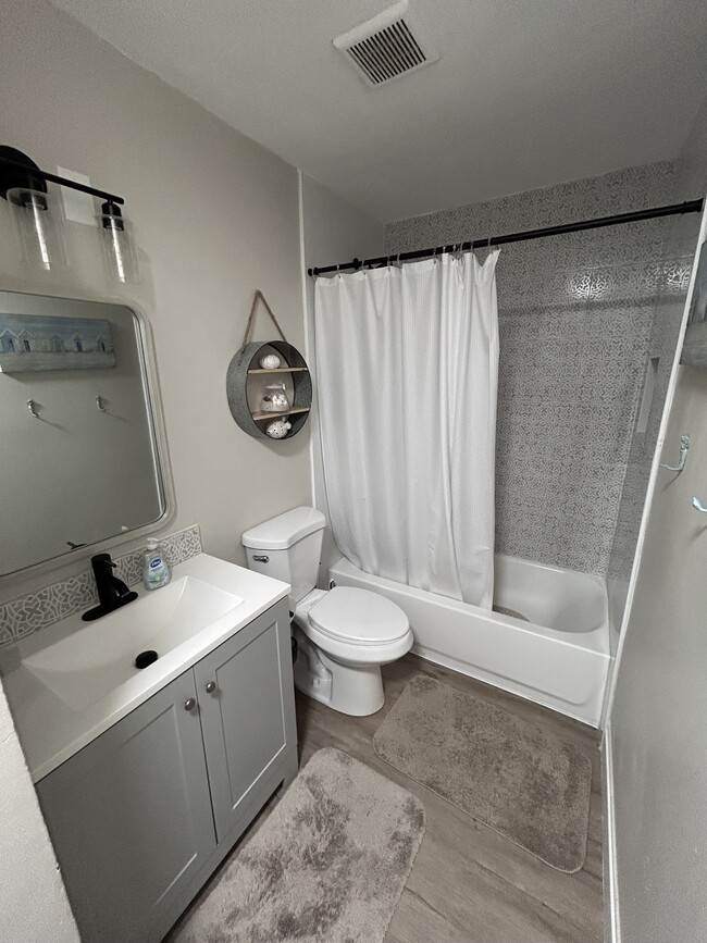 108 Flint St, Unit 108 Flint St in Sebastian, FL - Foto de edificio - Building Photo