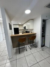 328 NW 12th Ave in Miami, FL - Foto de edificio - Building Photo