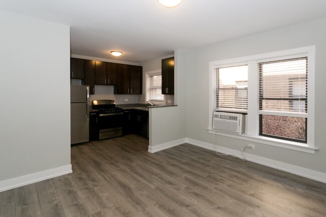 735 W Brompton Ave, Unit J02P