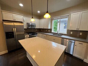 14265 SW Burlwood Ln in Beaverton, OR - Building Photo - Building Photo