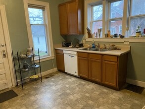 11 W 14th St in Holland, MI - Building Photo - Building Photo