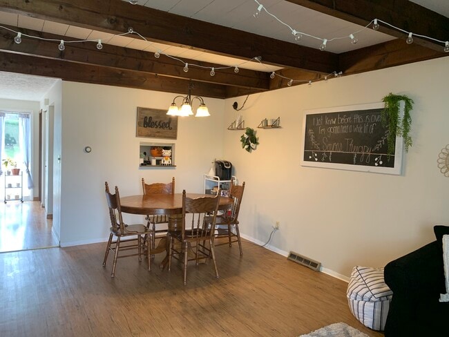 5217 Cline Rd, Unit 1 in Kent, OH - Foto de edificio - Building Photo