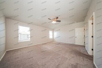 2713 Crystal Pine Dr in Yukon, OK - Building Photo - Building Photo